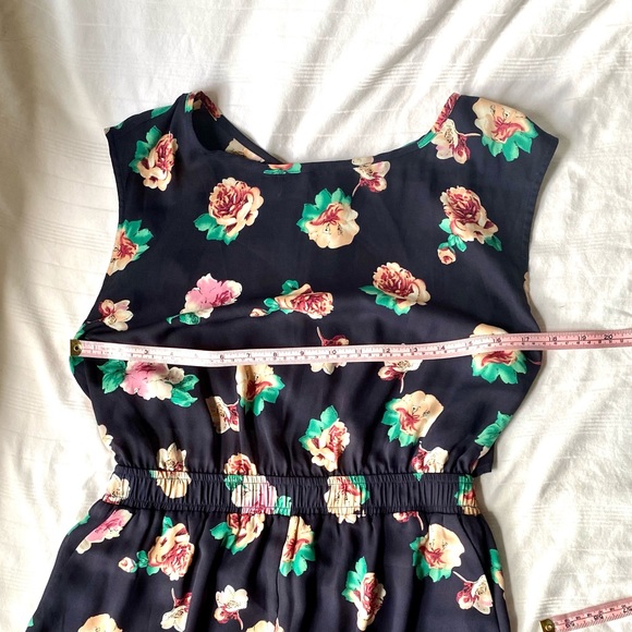 Open Back Romper. Excellent condition - Picture 6 of 8